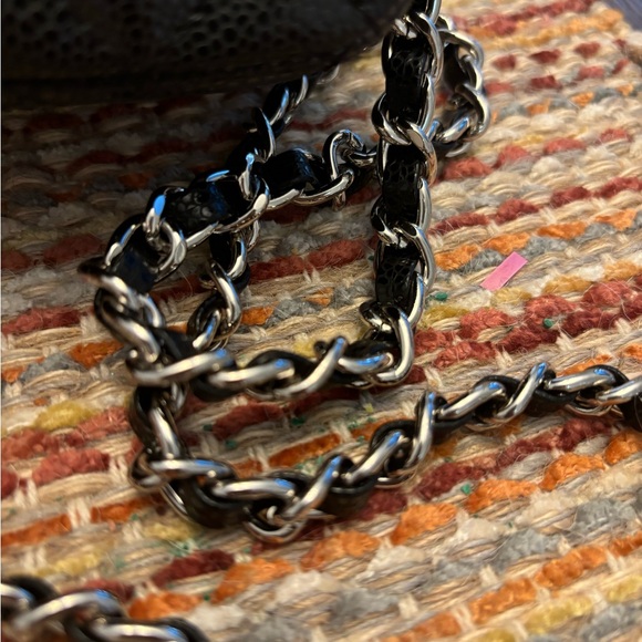 Discounted!!Black Quilted Crossbody Bag - Picture 3 of 9